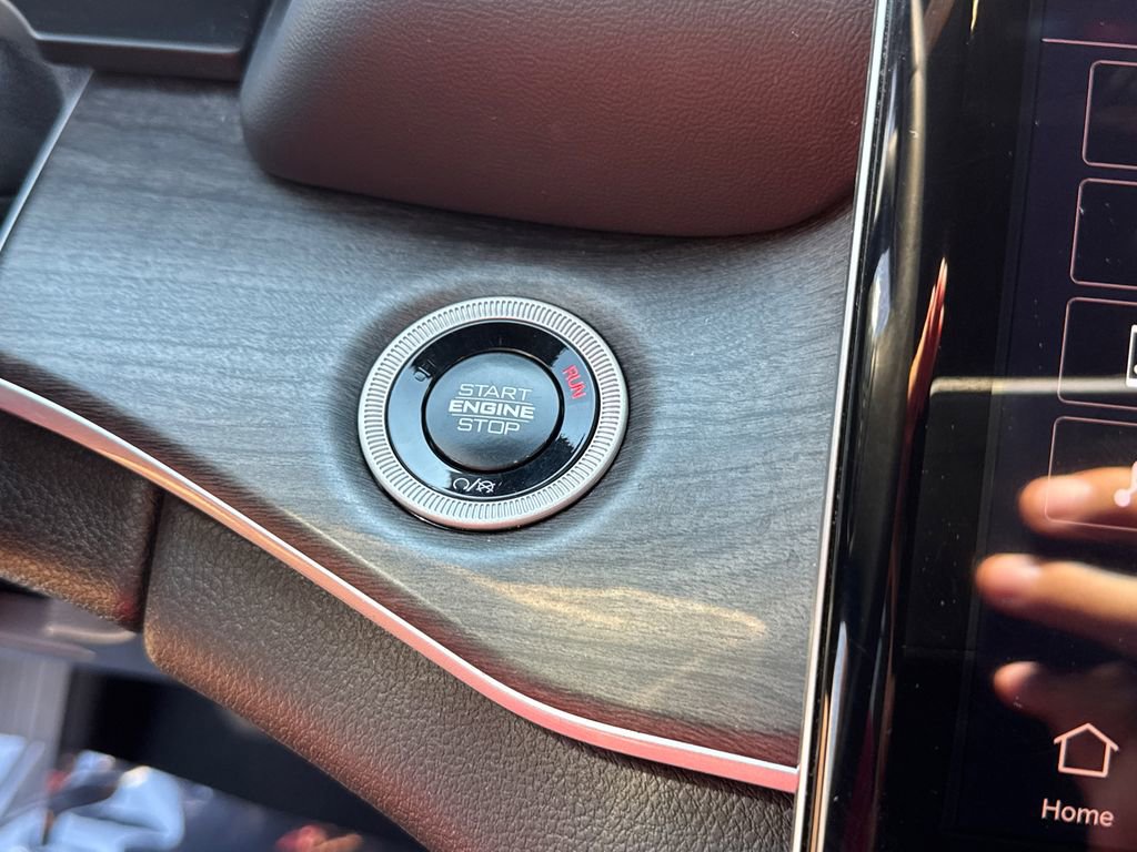 Used 2024 Jeep Grand Cherokee Limited image 32