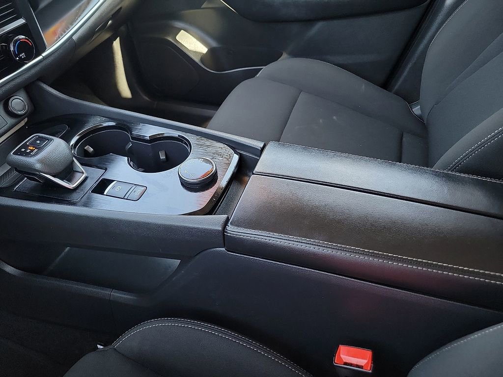 Used 2024 Nissan Rogue S AWD/4WD image 25