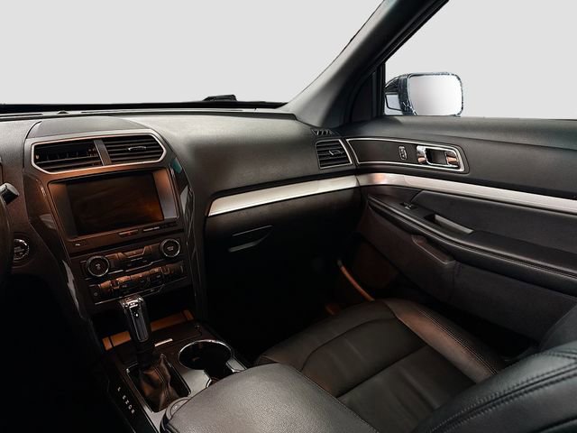 Used 2016 Ford Explorer XLT w/ Equipment Group 202A image 25