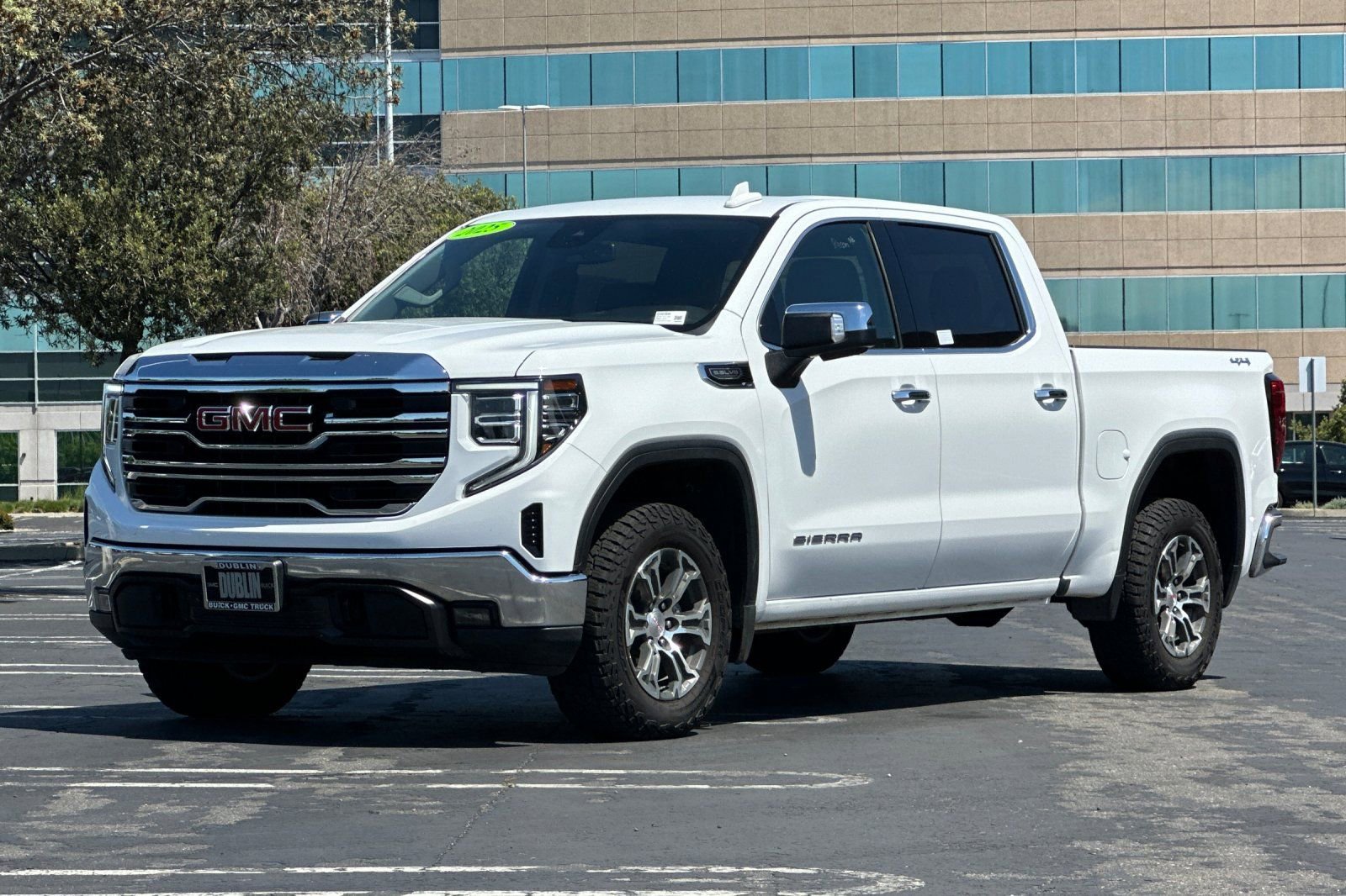 Used 2025 GMC Sierra 1500 SLT AWD/4WD image 8