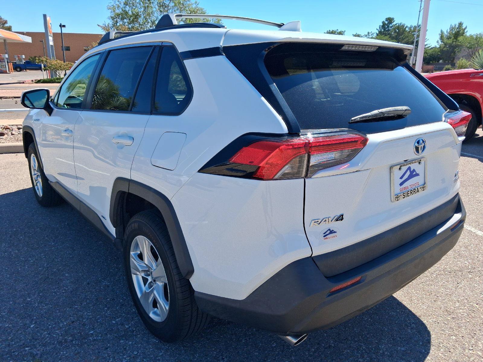 Used 2021 Toyota RAV4 XLE w/ Convenience Package AWD/4WD image 3