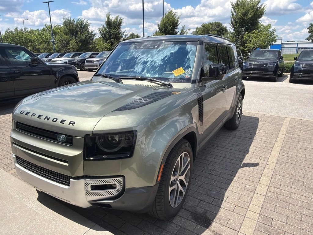 Used 2020 Land Rover Defender 110 HSE AWD/4WD image 2