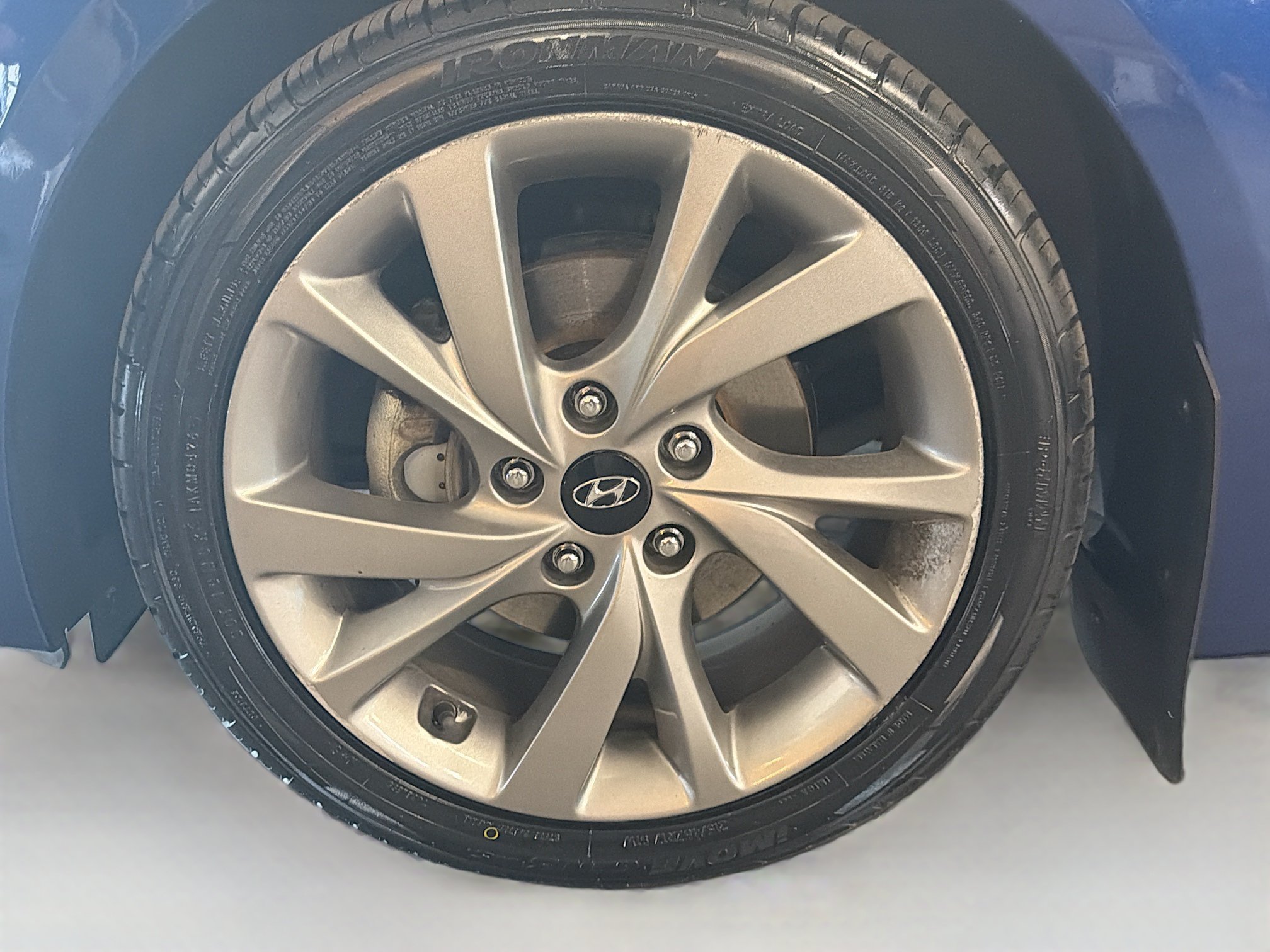 Used 2017 Hyundai Veloster FWD image 11