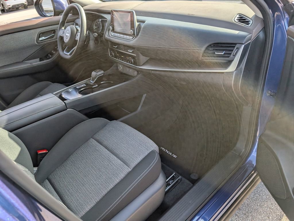 Certified 2023 Nissan Rogue SV image 17