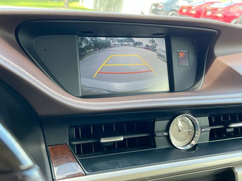 Used 2016 Lexus ES 350 w/ Premium Package w/Wood Trim FWD image 16