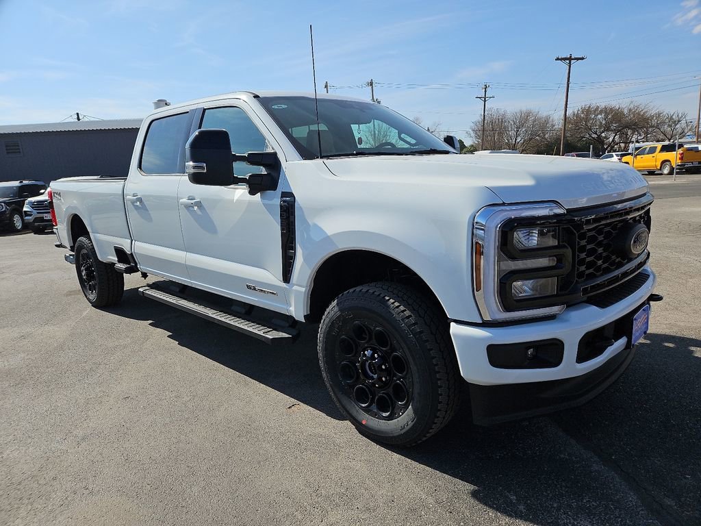 New 2026 Ford F350 Lariat w/ Black Appearance Package