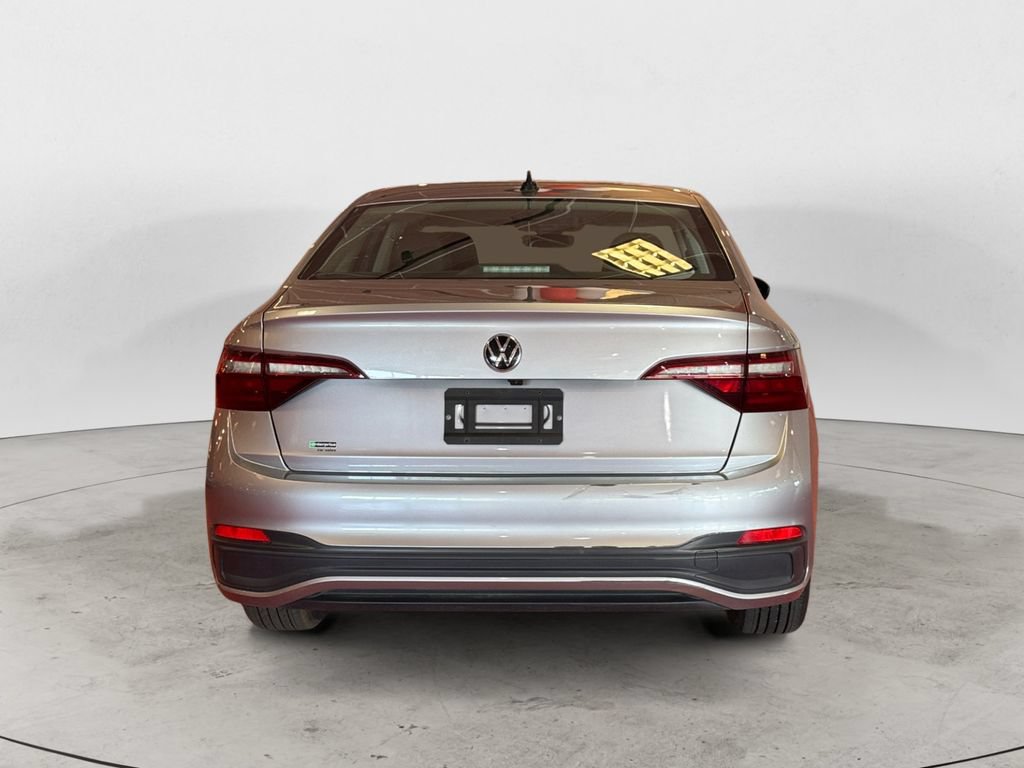 Used 2024 Volkswagen Jetta SE FWD image 4