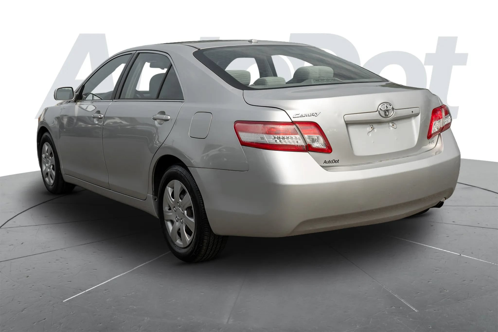 Used 2011 Toyota Camry LE FWD image 2