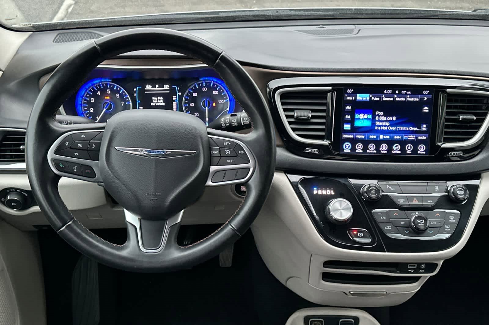 Used 2017 Chrysler Pacifica Touring-L image 14