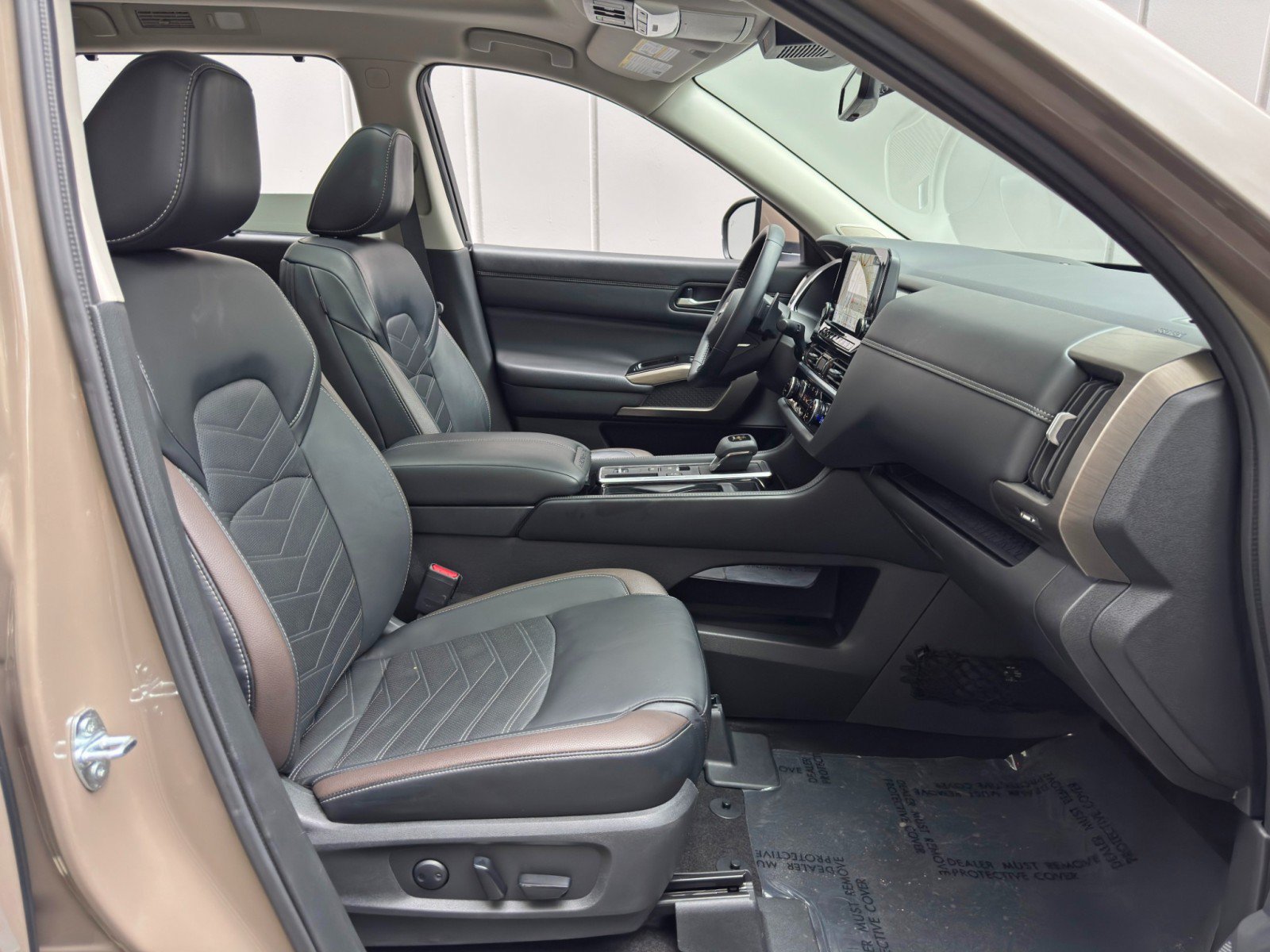 Used 2024 Nissan Pathfinder Platinum FWD image 15