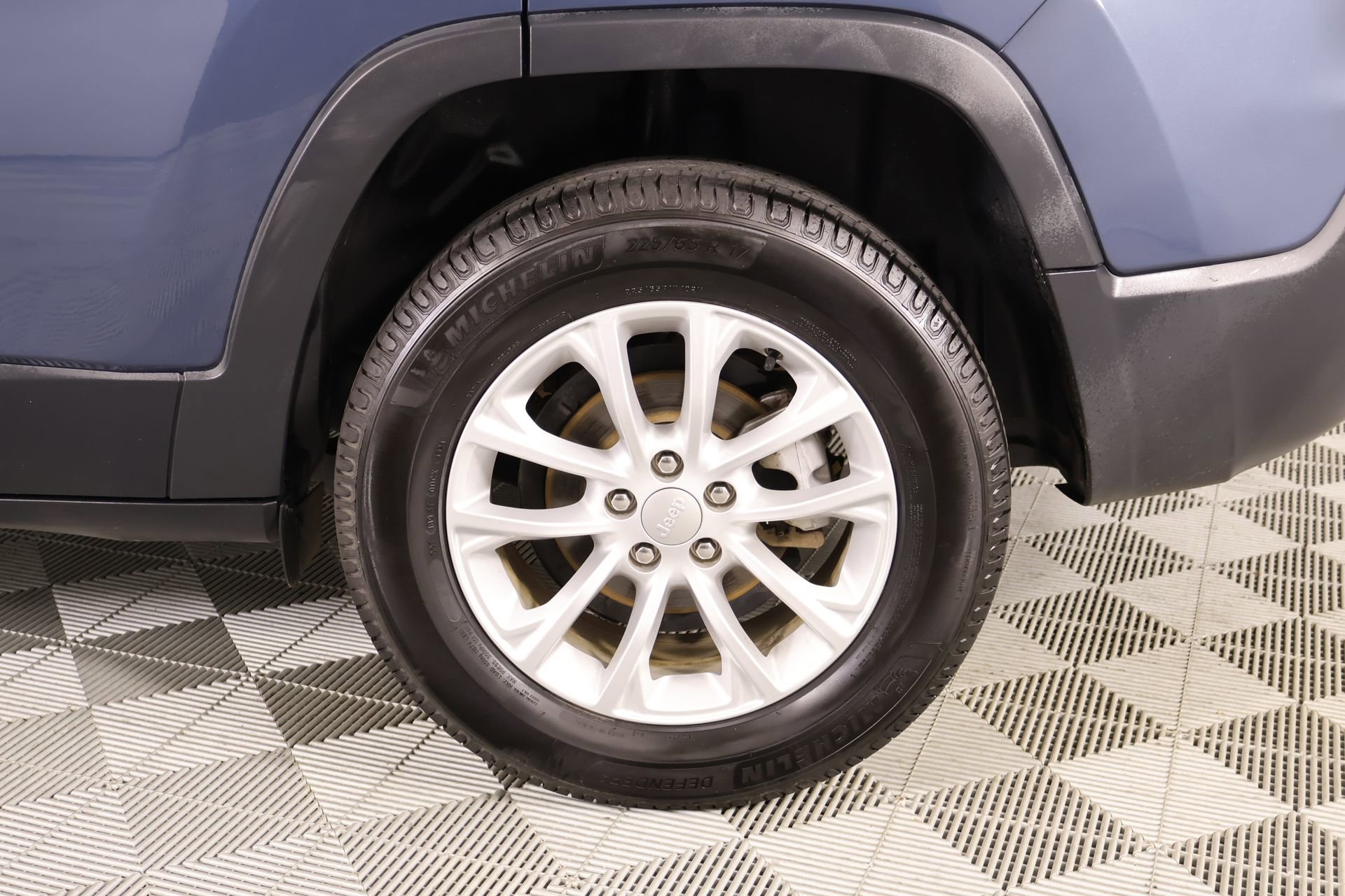 Used 2020 Jeep Cherokee Latitude w/ Cold Weather Group image 18