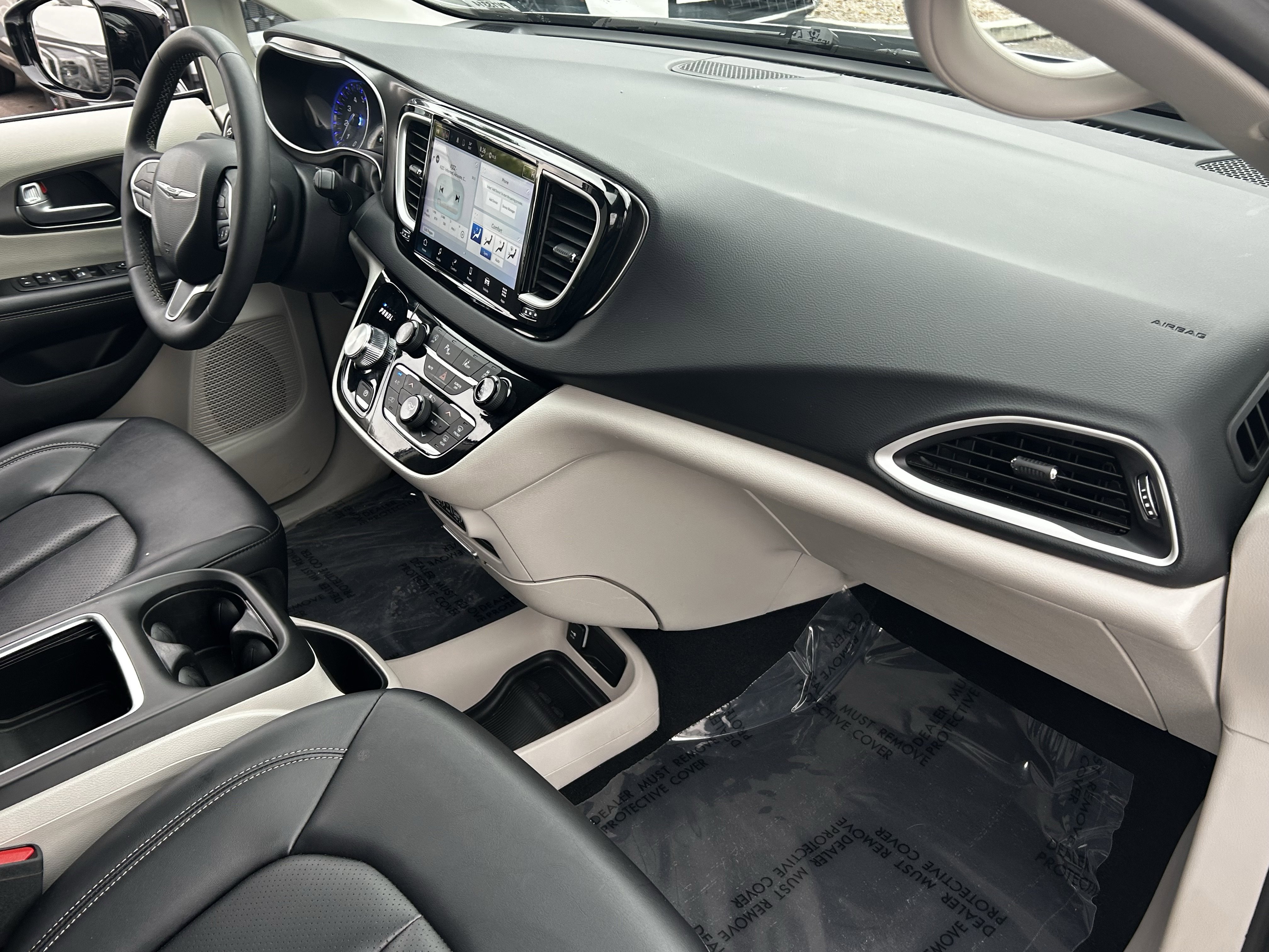 Certified 2024 Chrysler Pacifica Touring-L image 11