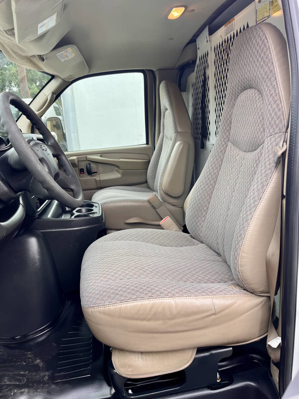 Used 2006 Chevrolet Express 2500 image 12