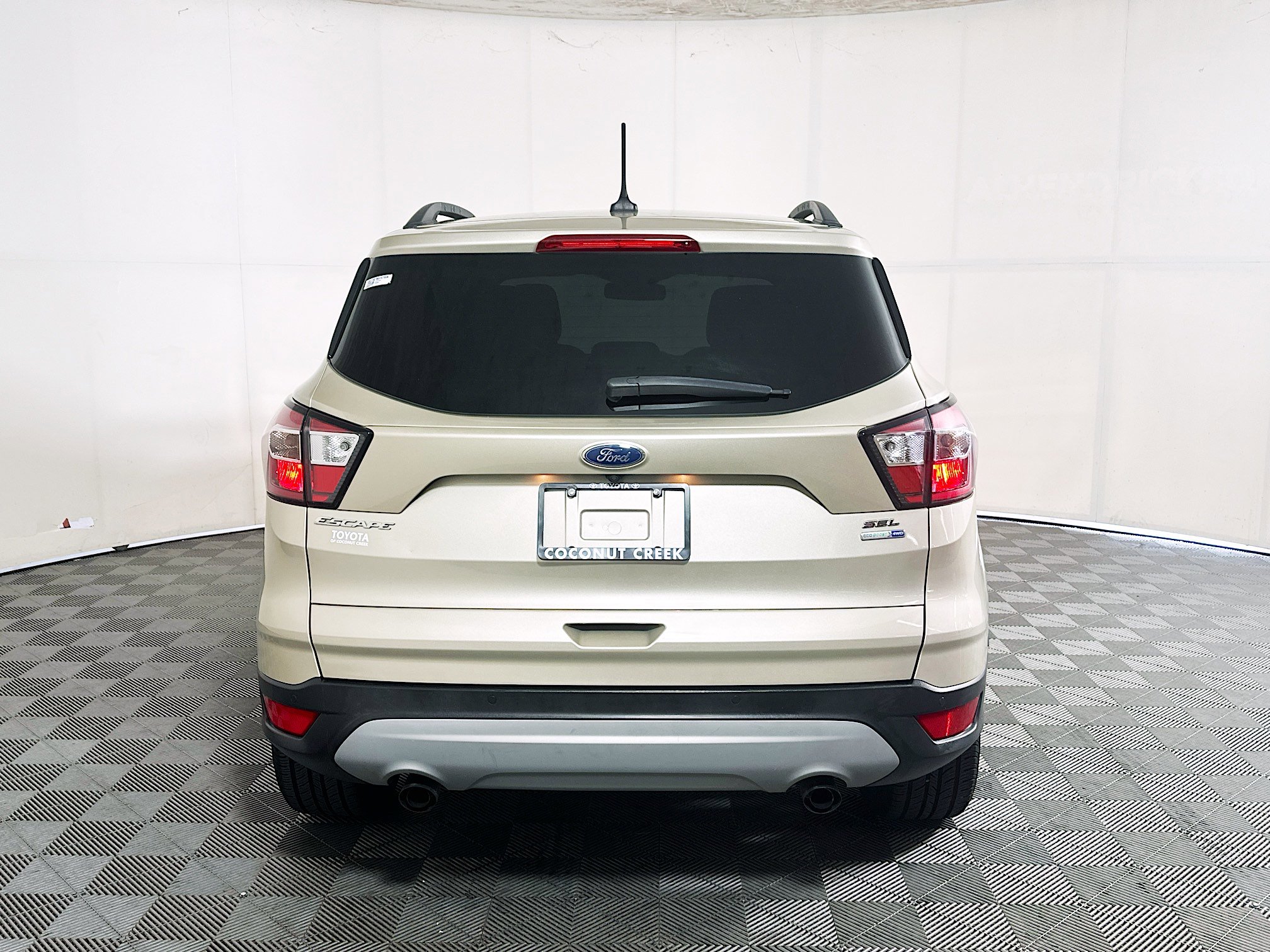 Used 2018 Ford Escape SEL w/ Ford Safe & Smart Package AWD/4WD image 4