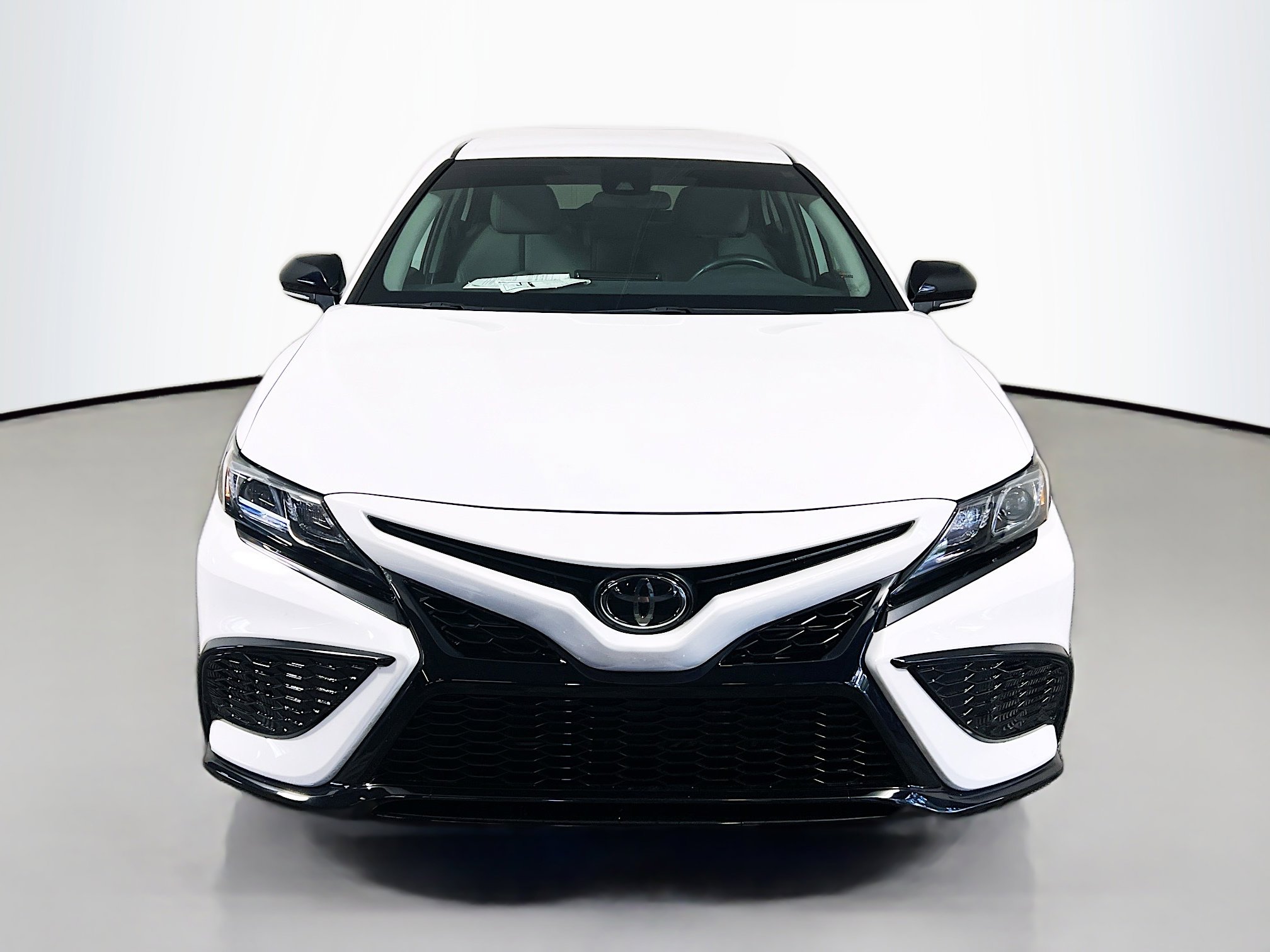 Used 2024 Toyota Camry SE FWD image 11