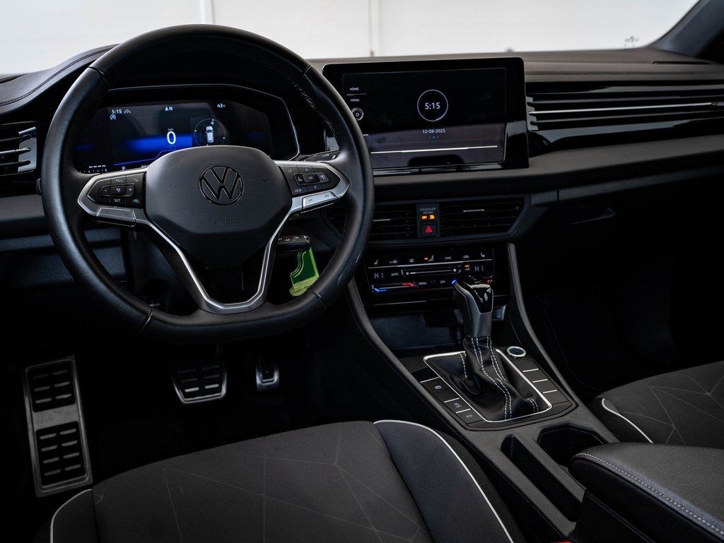 Used 2025 Volkswagen Jetta Sport image 4