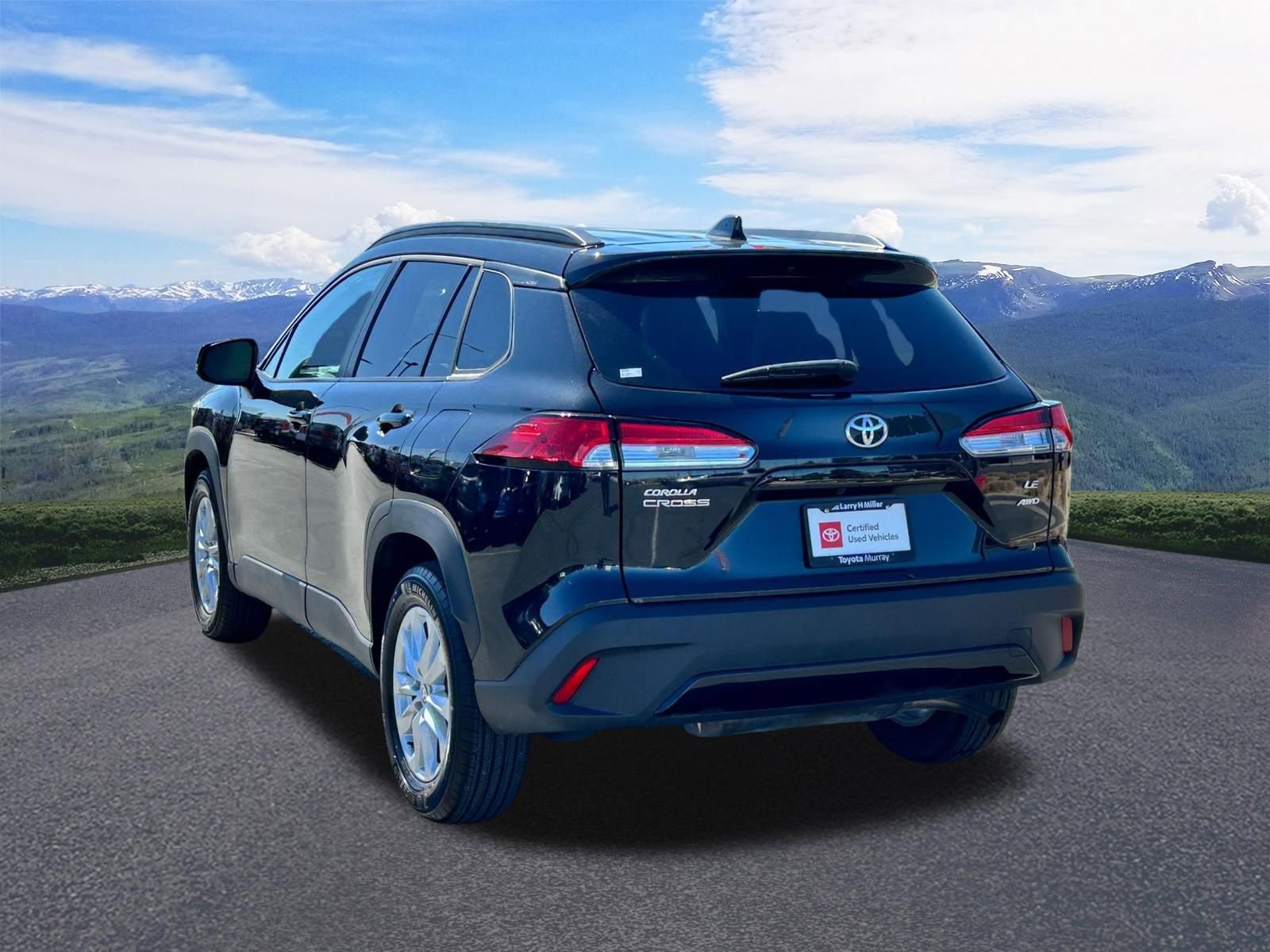 Certified 2025 Toyota Corolla Cross LE image 3