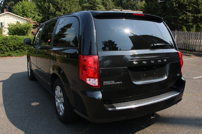 Used 2015 Dodge Grand Caravan SE w/ Quick Order Package 29E SE FWD image 4