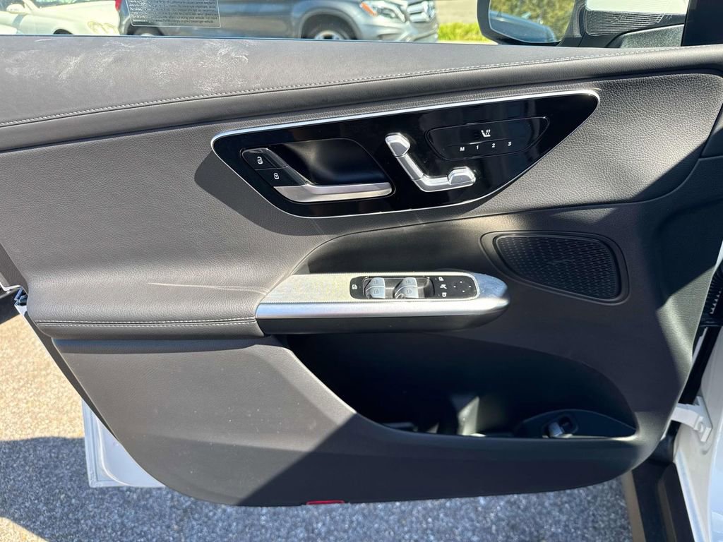 Used 2025 Mercedes-Benz GLC 300 image 18