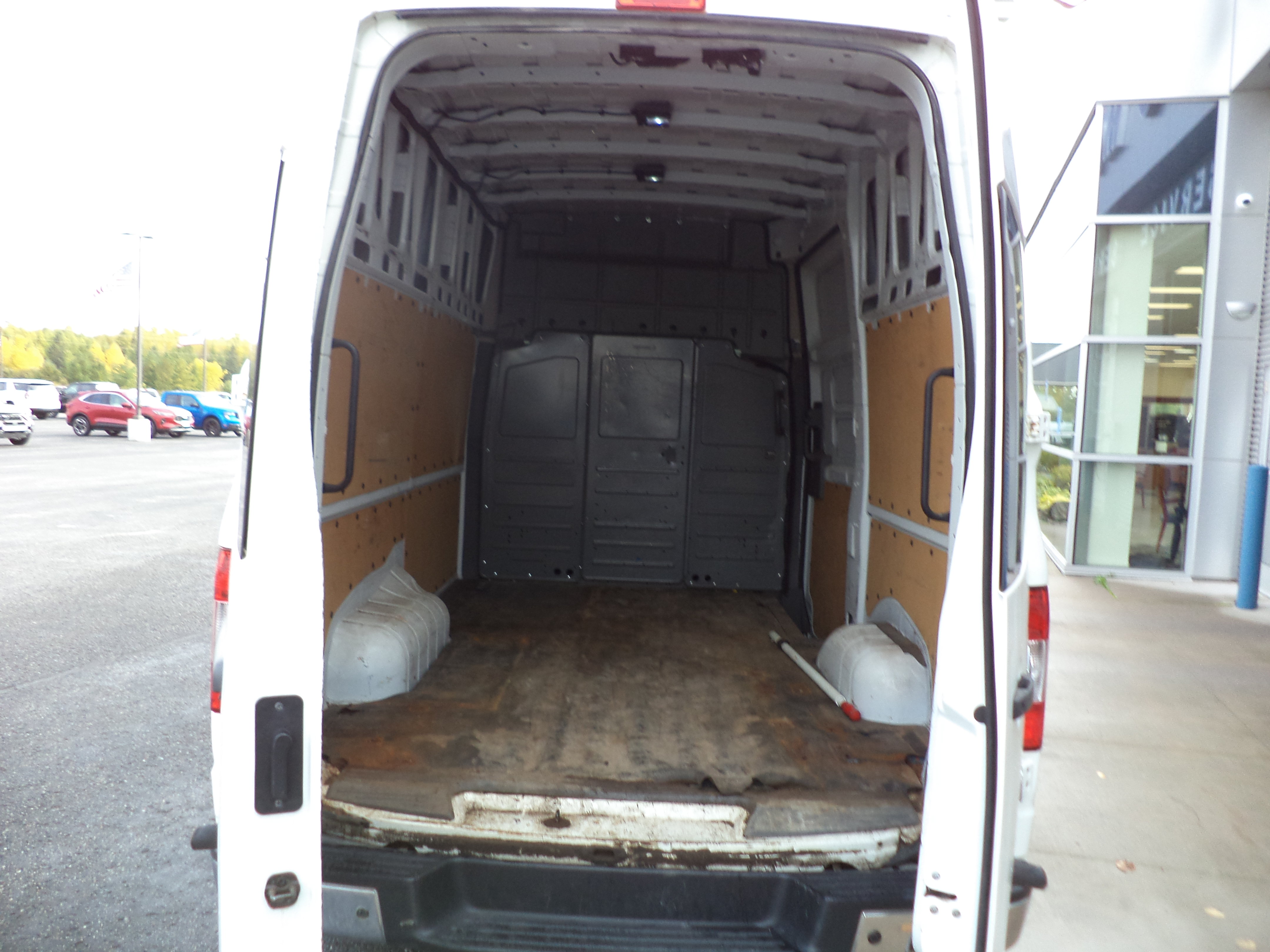 Used 2020 Nissan NV 3500 SL w/ Back Door Glass Package RWD image 4