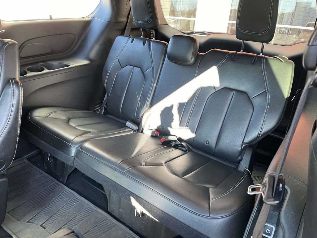 Used 2021 Chrysler Pacifica Touring-L w/ Uconnect Theater Family Group image 27