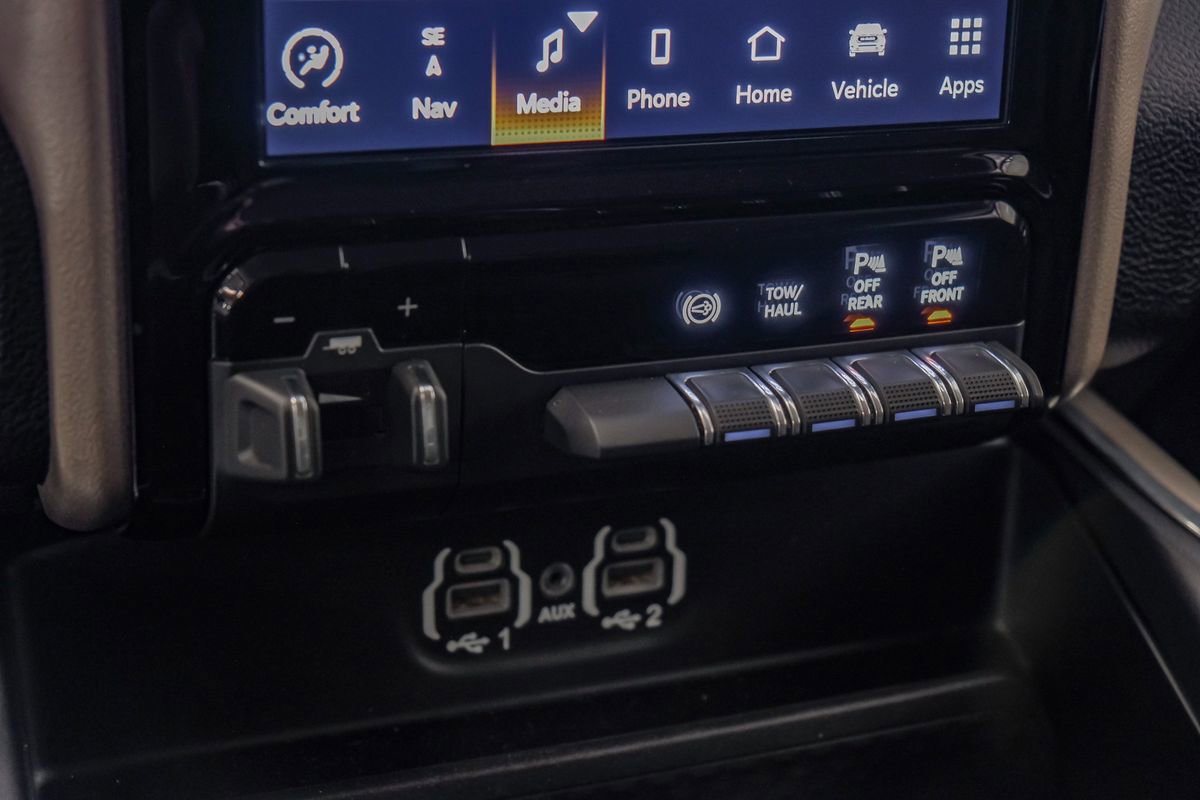 Used 2024 RAM 3500 Laramie image 27