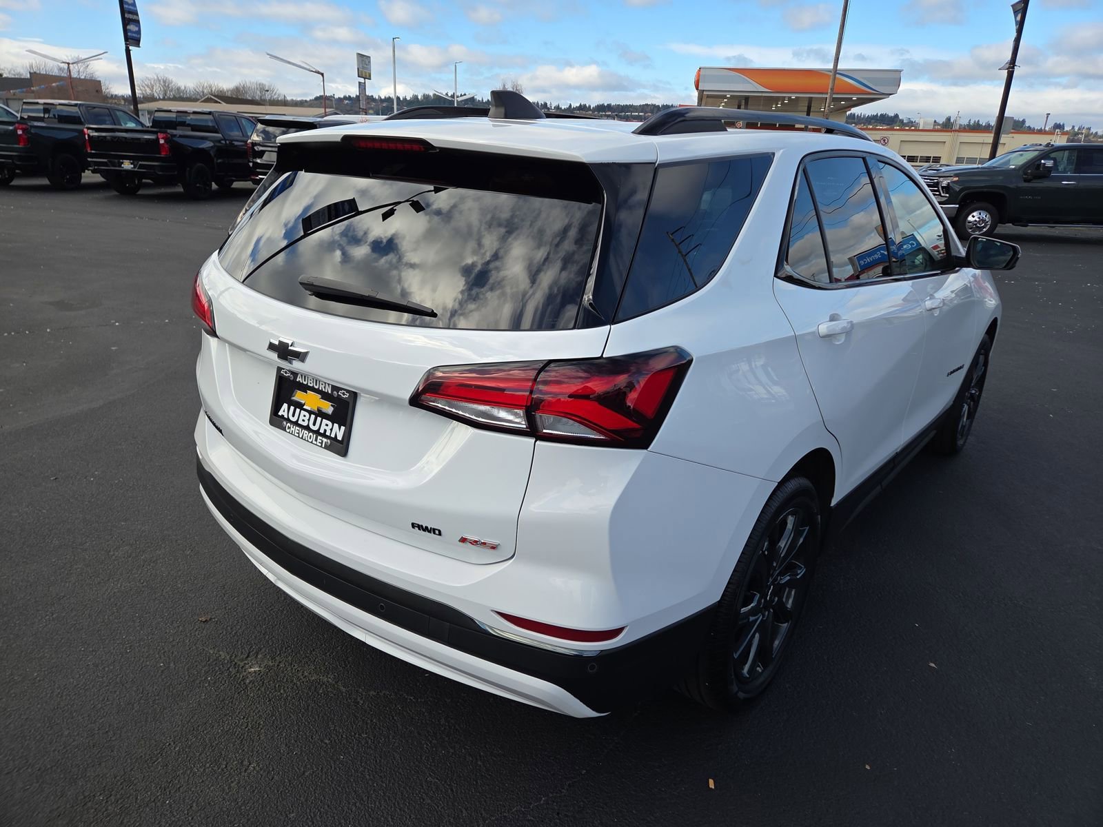 Used 2022 Chevrolet Equinox RS w/ RS Leather Package image 3