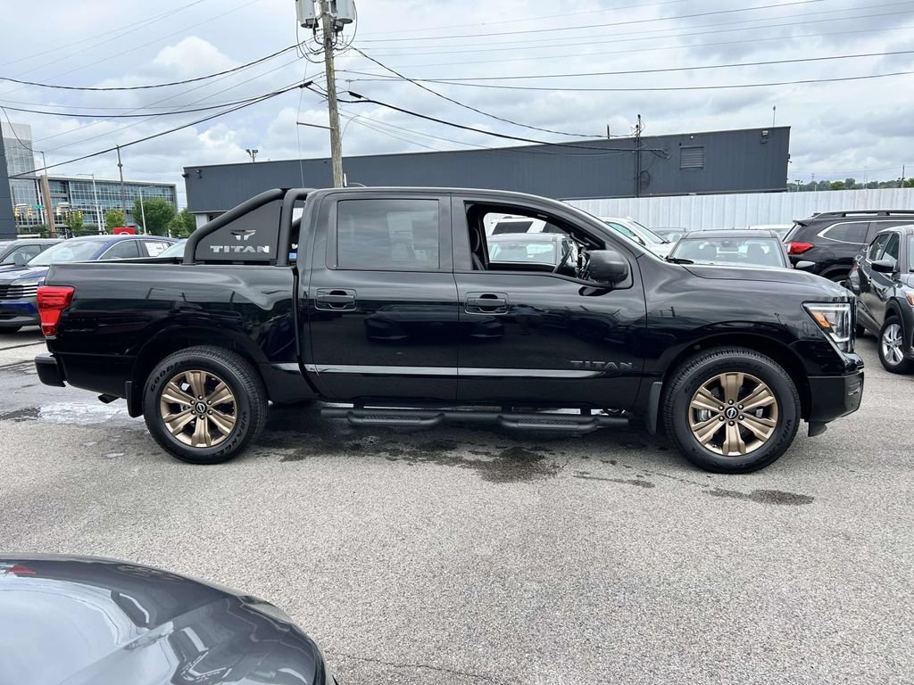 Used 2024 Nissan Titan SV w/ SV Bronze Edition Package RWD image 2