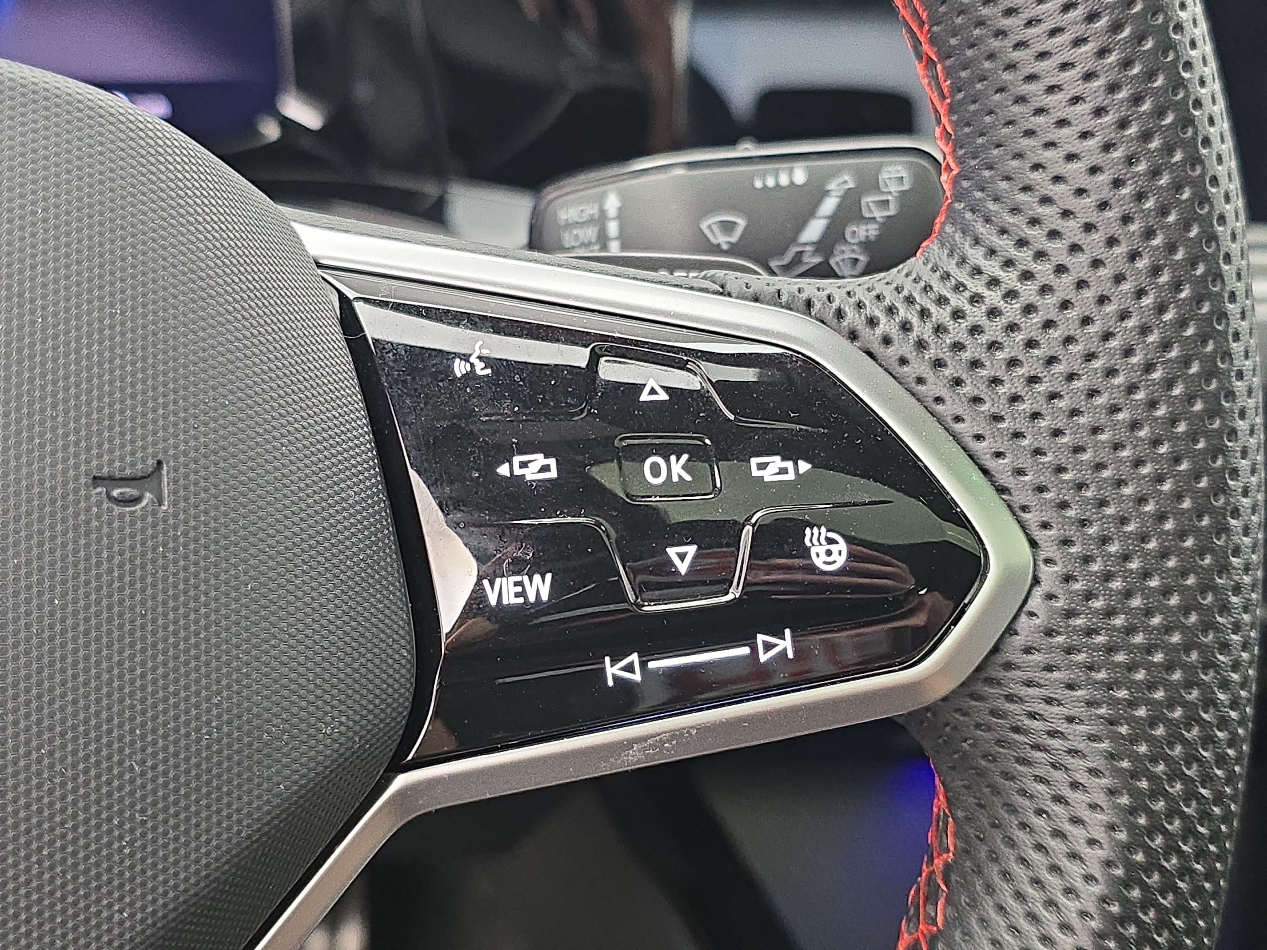 Certified 2024 Volkswagen GTI SE FWD image 17