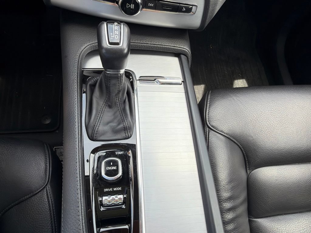 Used 2017 Volvo XC90 T6 Momentum w/ Vision Package AWD/4WD image 9