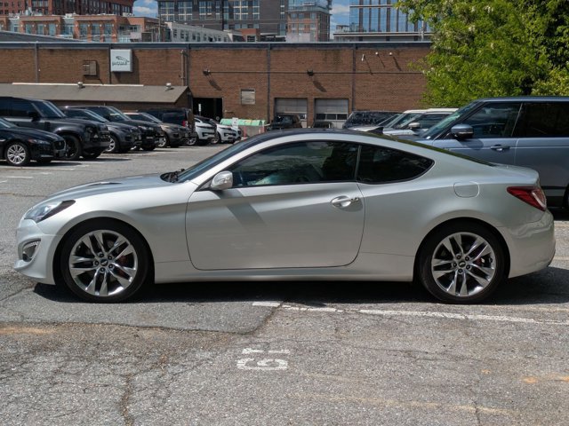 Used 2013 Hyundai Genesis 3.8 RWD image 8