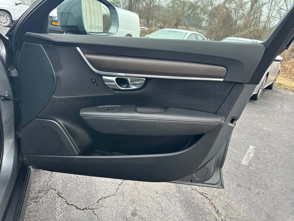 Used 2020 Volvo V90 T6 Cross Country image 15