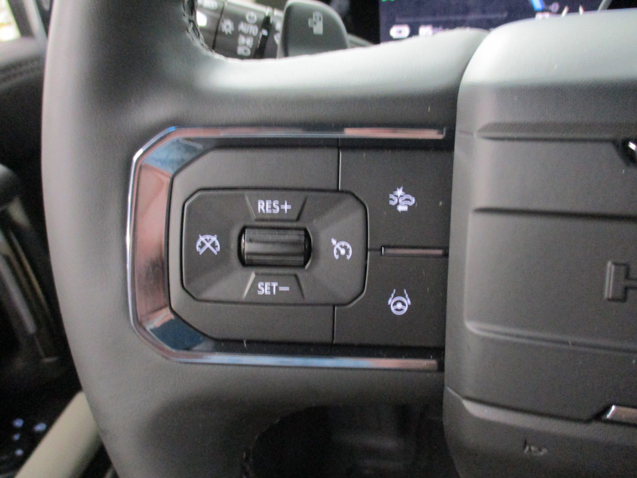 New 2026 GMC Hummer EV 2X w/ LPO, Dark Essentials Package image 22