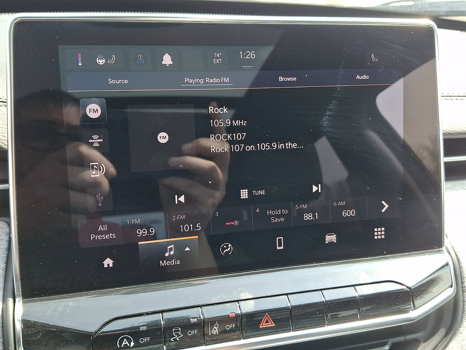 Used 2024 Jeep Compass Latitude w/ Sun and Sound Group image 18