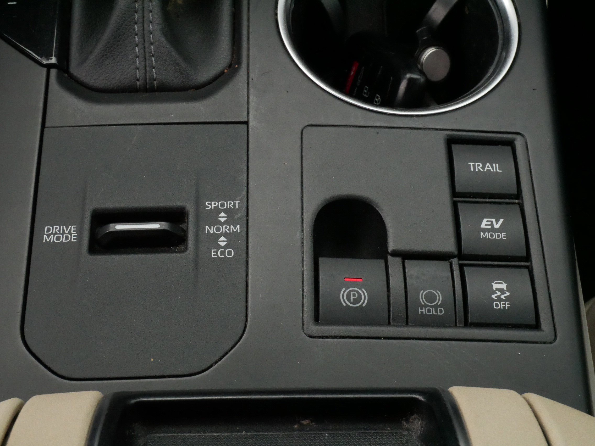 Used 2024 Toyota Highlander XLE AWD/4WD image 25