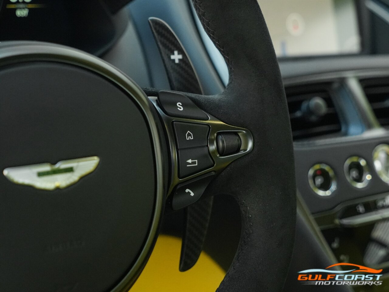 Used 2023 Aston Martin DBS Coupe RWD image 34