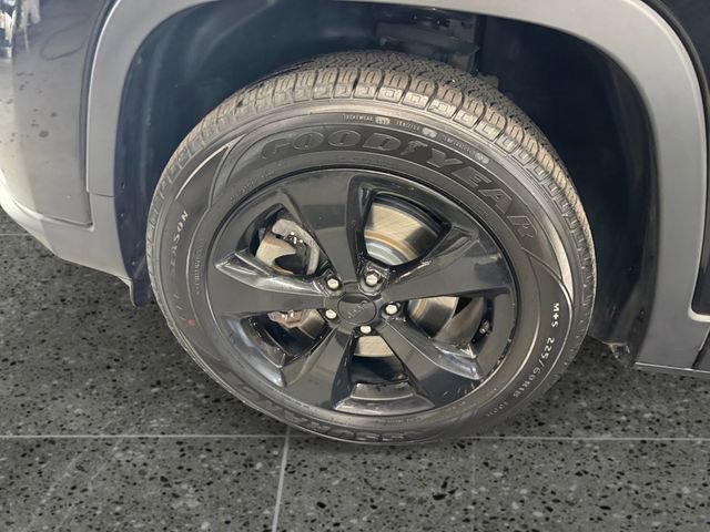 Used 2020 Jeep Cherokee Latitude Plus w/ Cold Weather Group AWD/4WD image 24