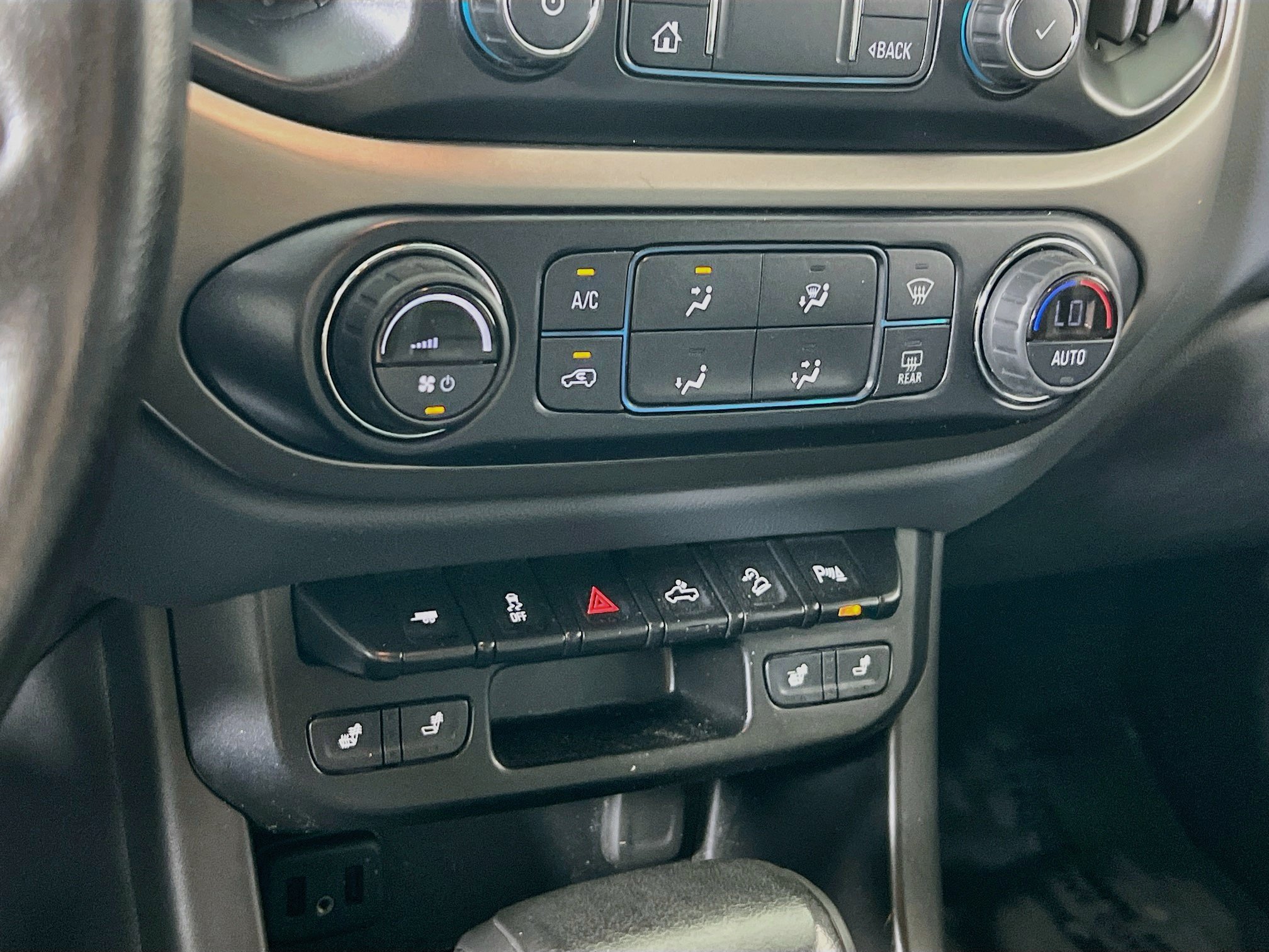 Used 2021 Chevrolet Colorado Z71 AWD/4WD image 15