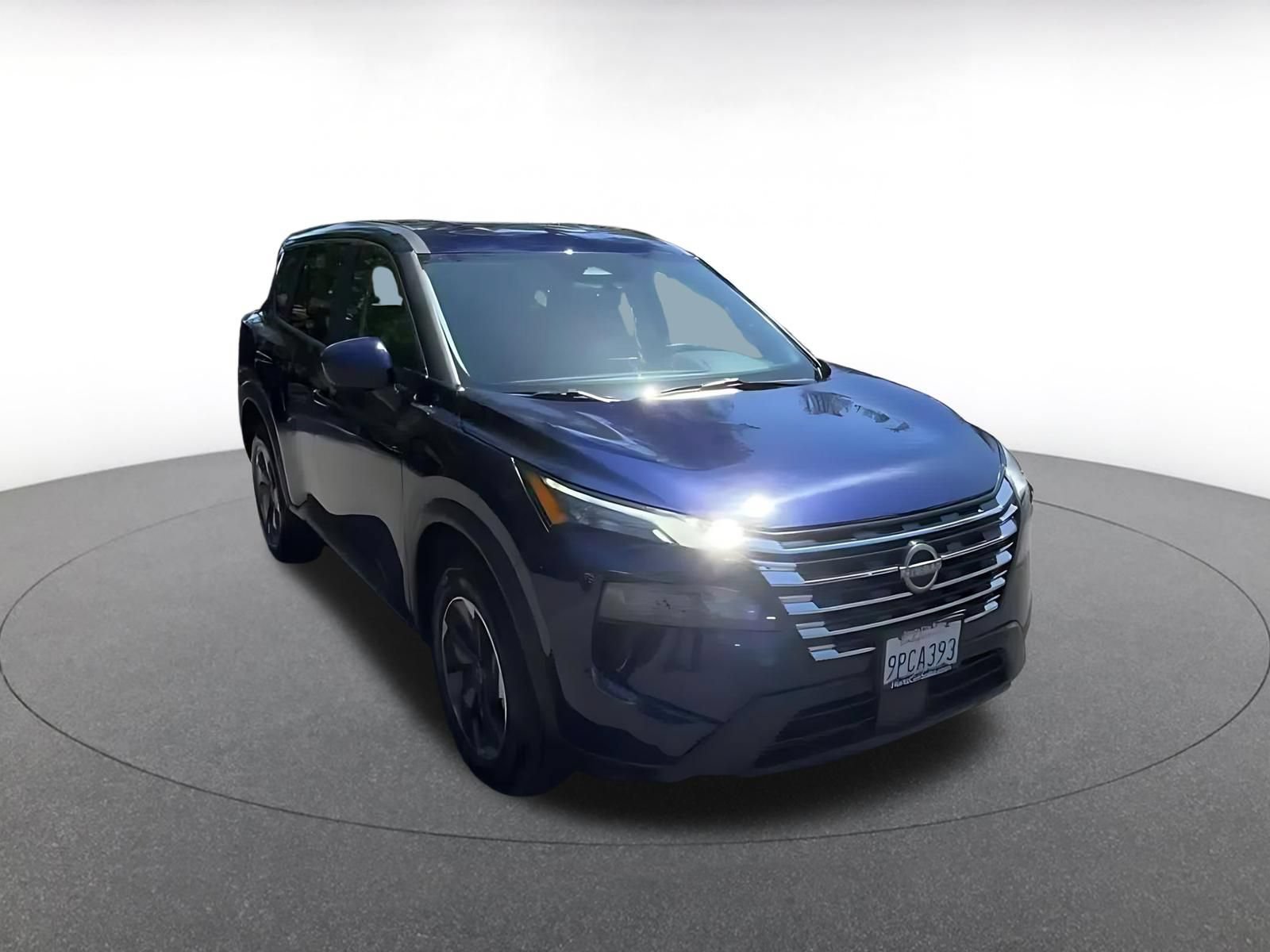 Used 2025 Nissan Rogue SV AWD/4WD image 3