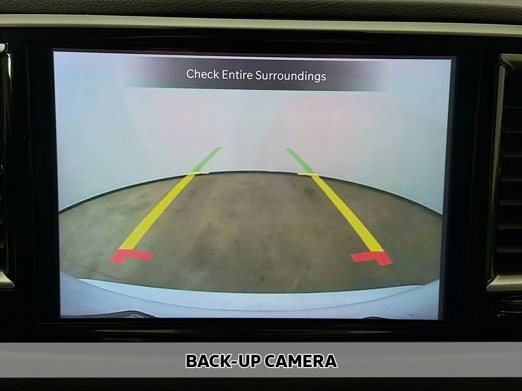 Used 2024 Chrysler Pacifica Touring-L image 4