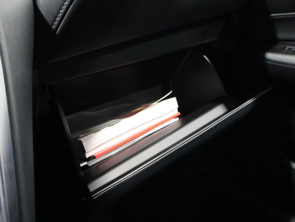 Used 2024 Toyota Venza LE image 31