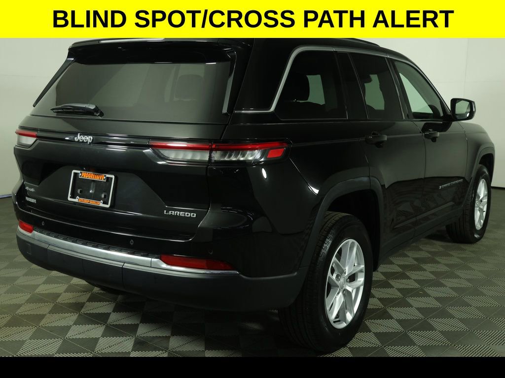 Used 2023 Jeep Grand Cherokee Laredo X image 8