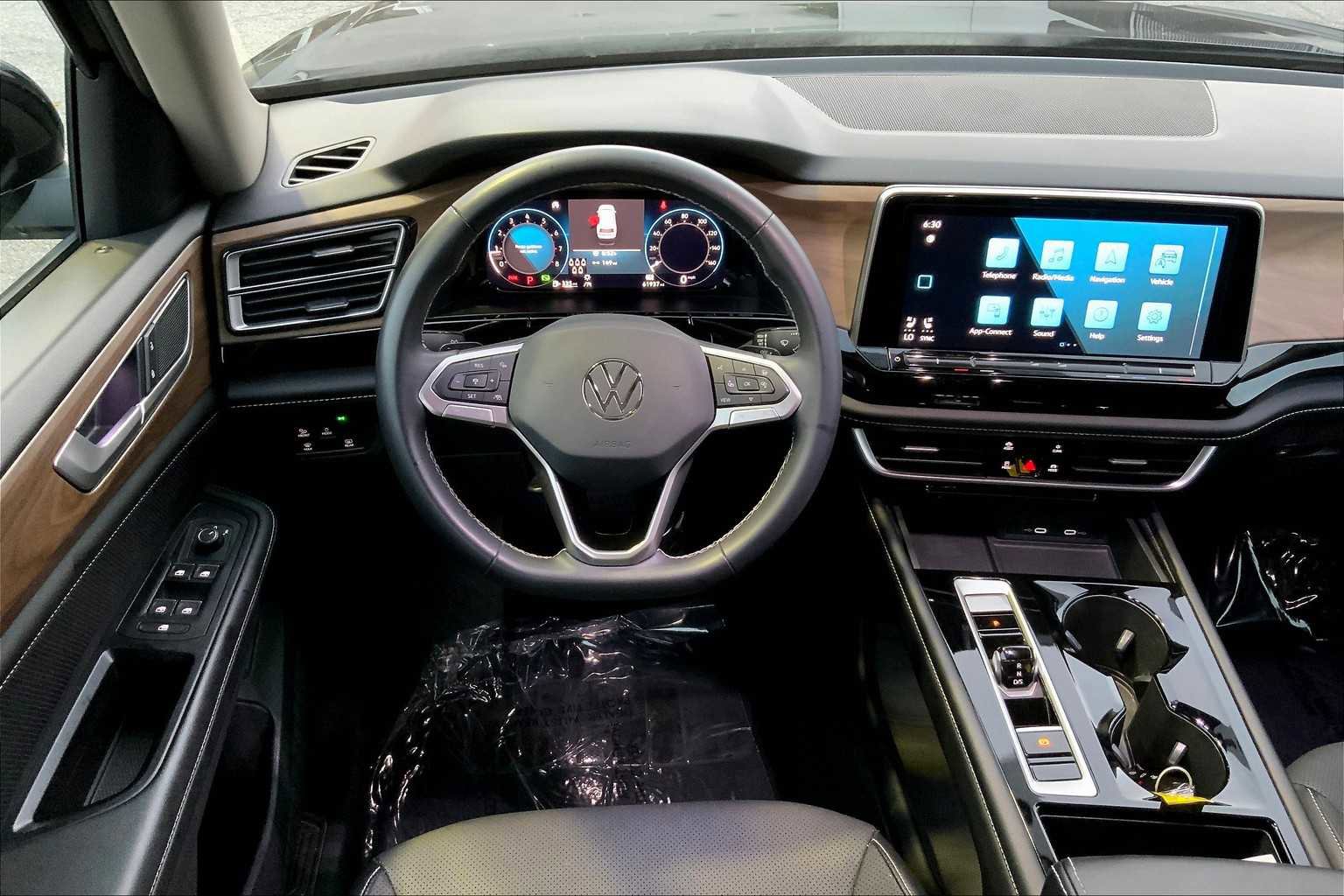 Used 2024 Volkswagen Atlas SE image 5