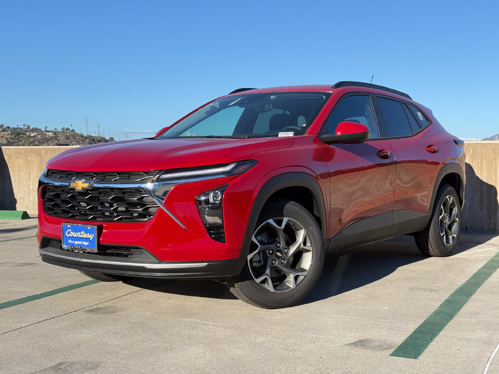 New 2026 Chevrolet Trax LT w/ LT Convenience Package FWD image 2