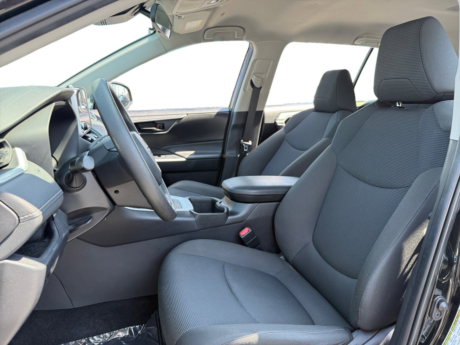 Used 2024 Toyota RAV4 LE image 9