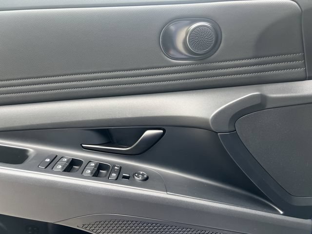 Used 2025 Hyundai Elantra SEL FWD image 18