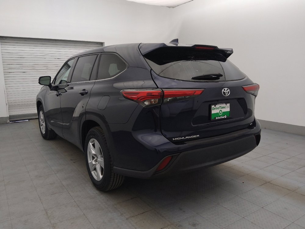 Used 2022 Toyota Highlander LE FWD image 5