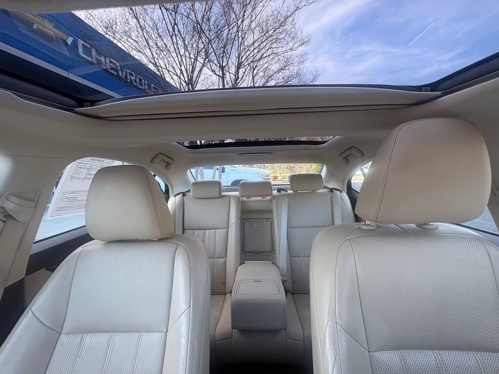 Used 2016 Lexus ES 350 w/ Luxury Package w/Wood Trim image 15