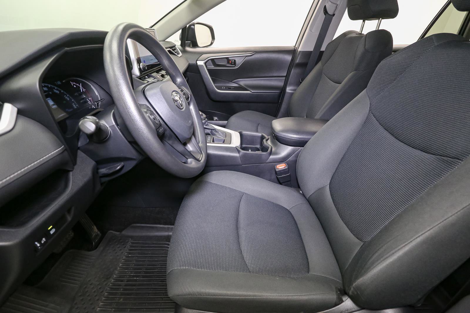 Used 2024 Toyota RAV4 LE AWD/4WD image 41