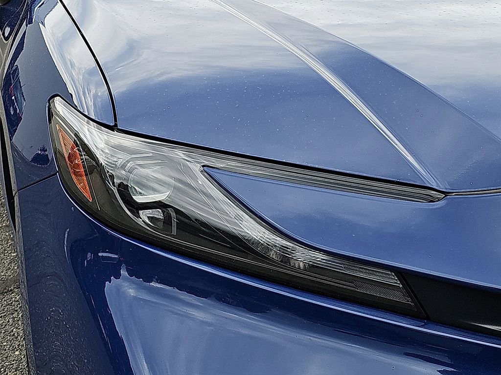 Used 2025 Toyota Camry SE image 9